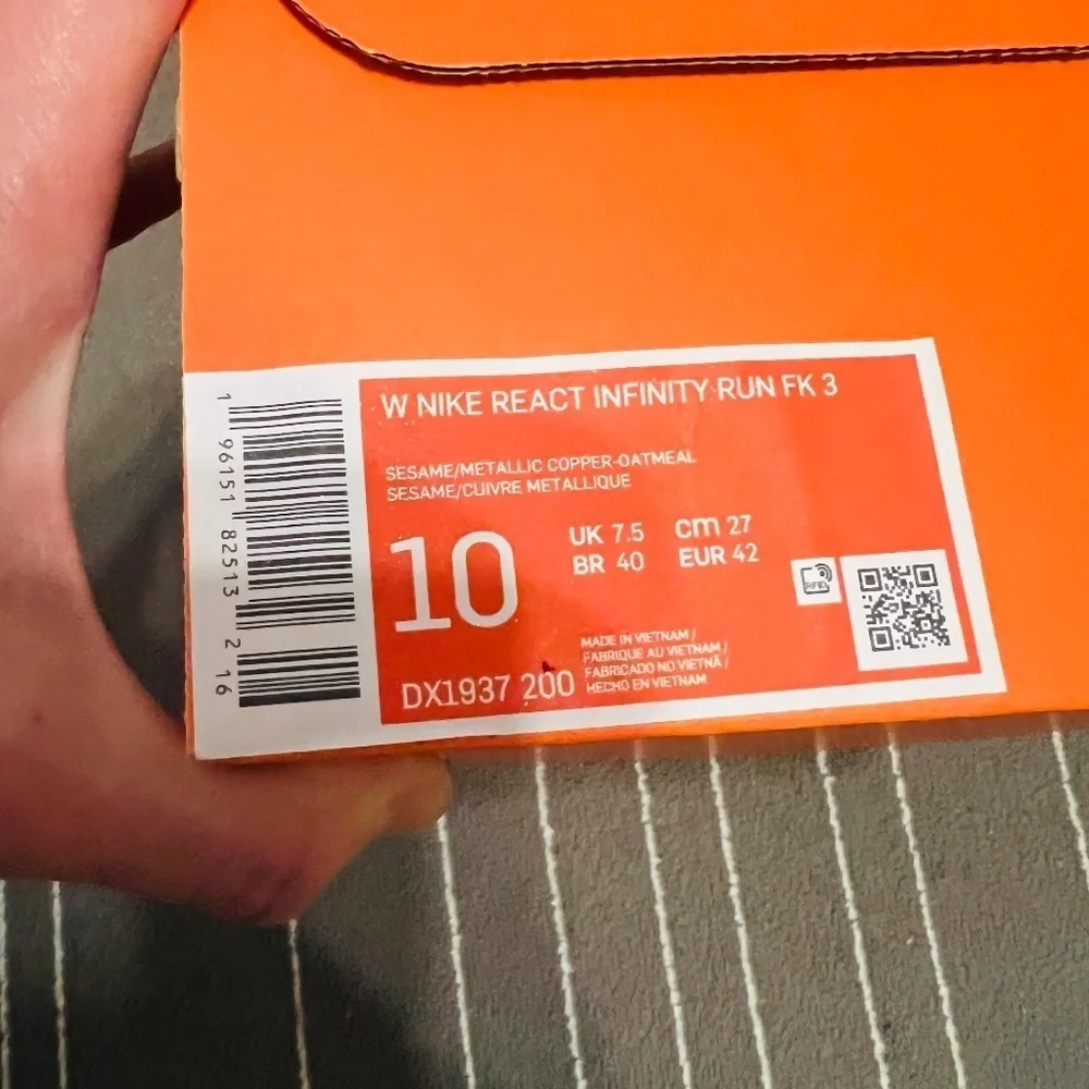 Women's Nike React Infinity Run Flyknit 3, Size 10, Brand New and Never Worn - Picture 11 of 11